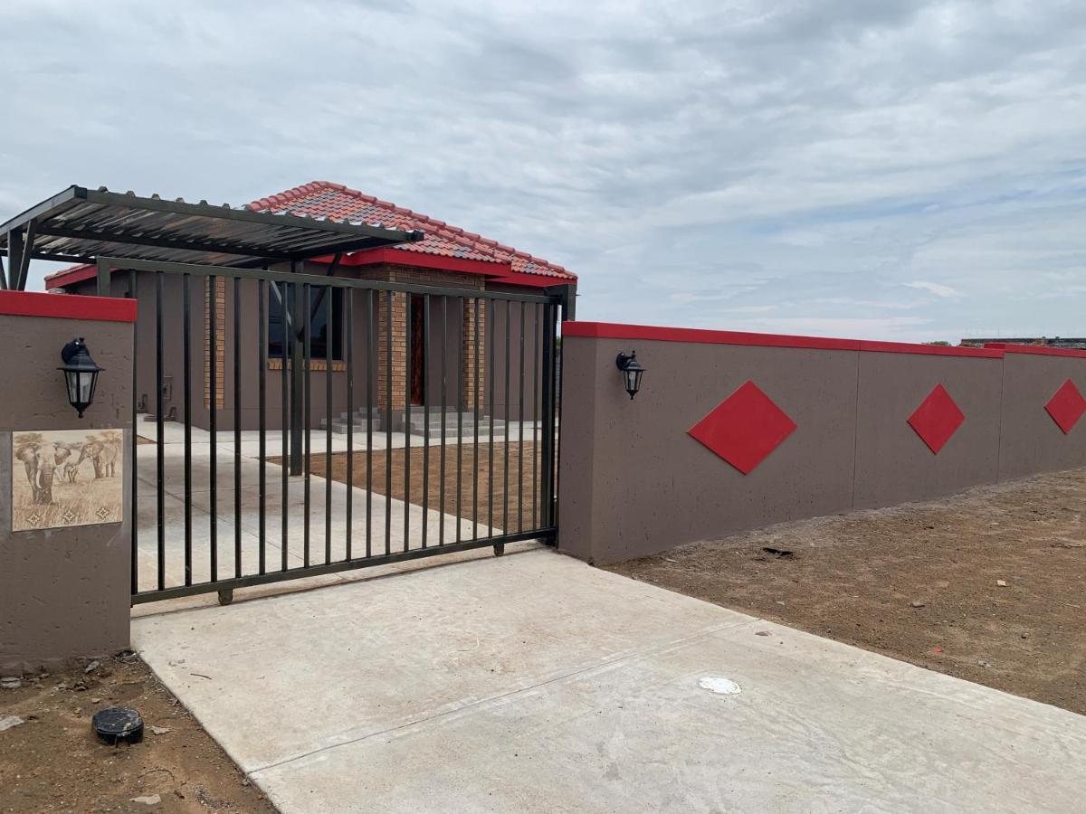 Elephant House, 2 Bedroom House, Next To Pilanesberg And Sun City Mogwase Bagian luar foto